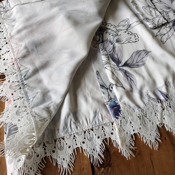 LE ROSE Women's Floral Satin Fleur Lace Trim Robe Small - Picture 11 of 16